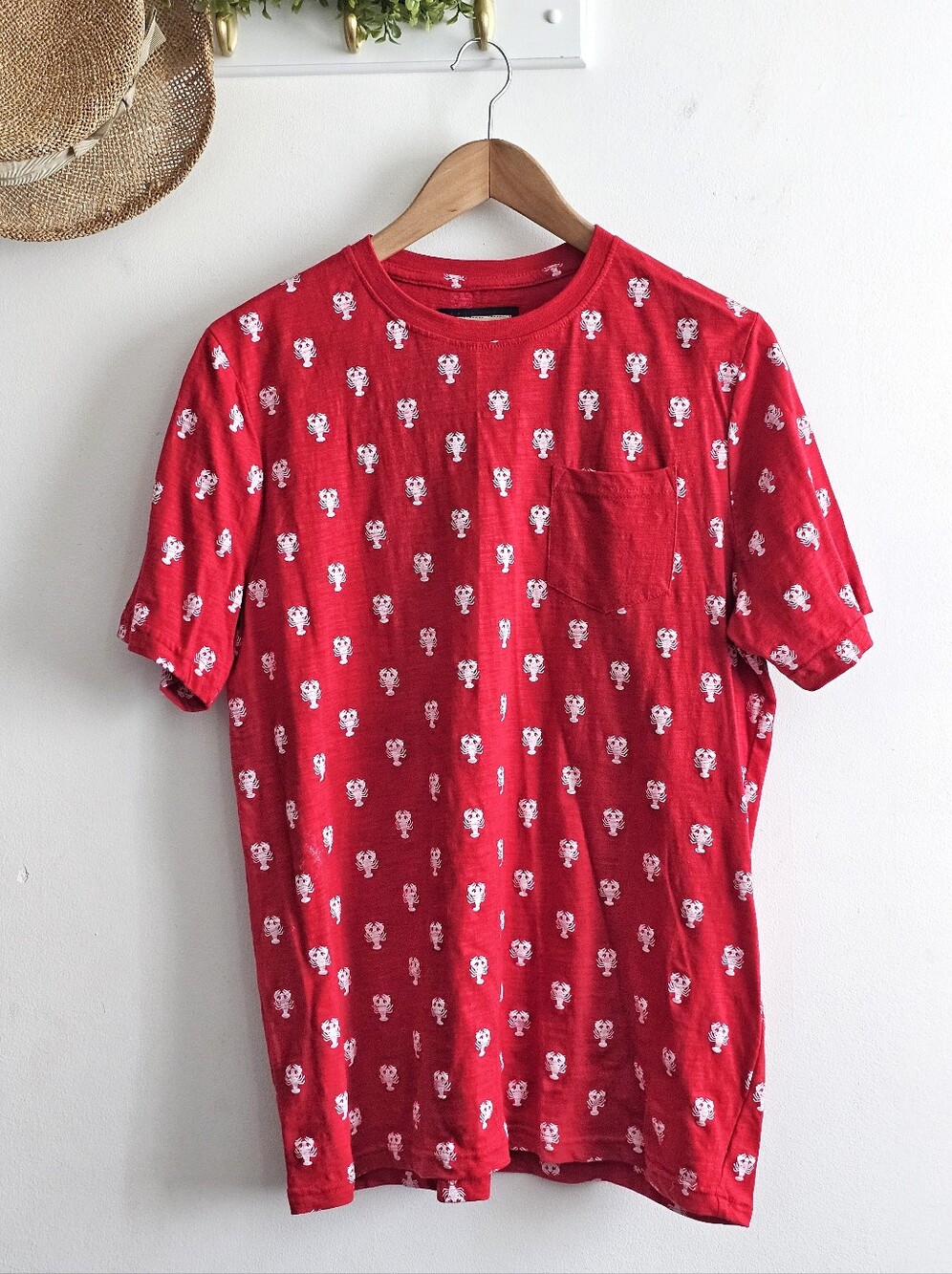Hudson & Barrow NYC Men's Medium Red Lobster Print Pocket T-Shirt 100% Cotton